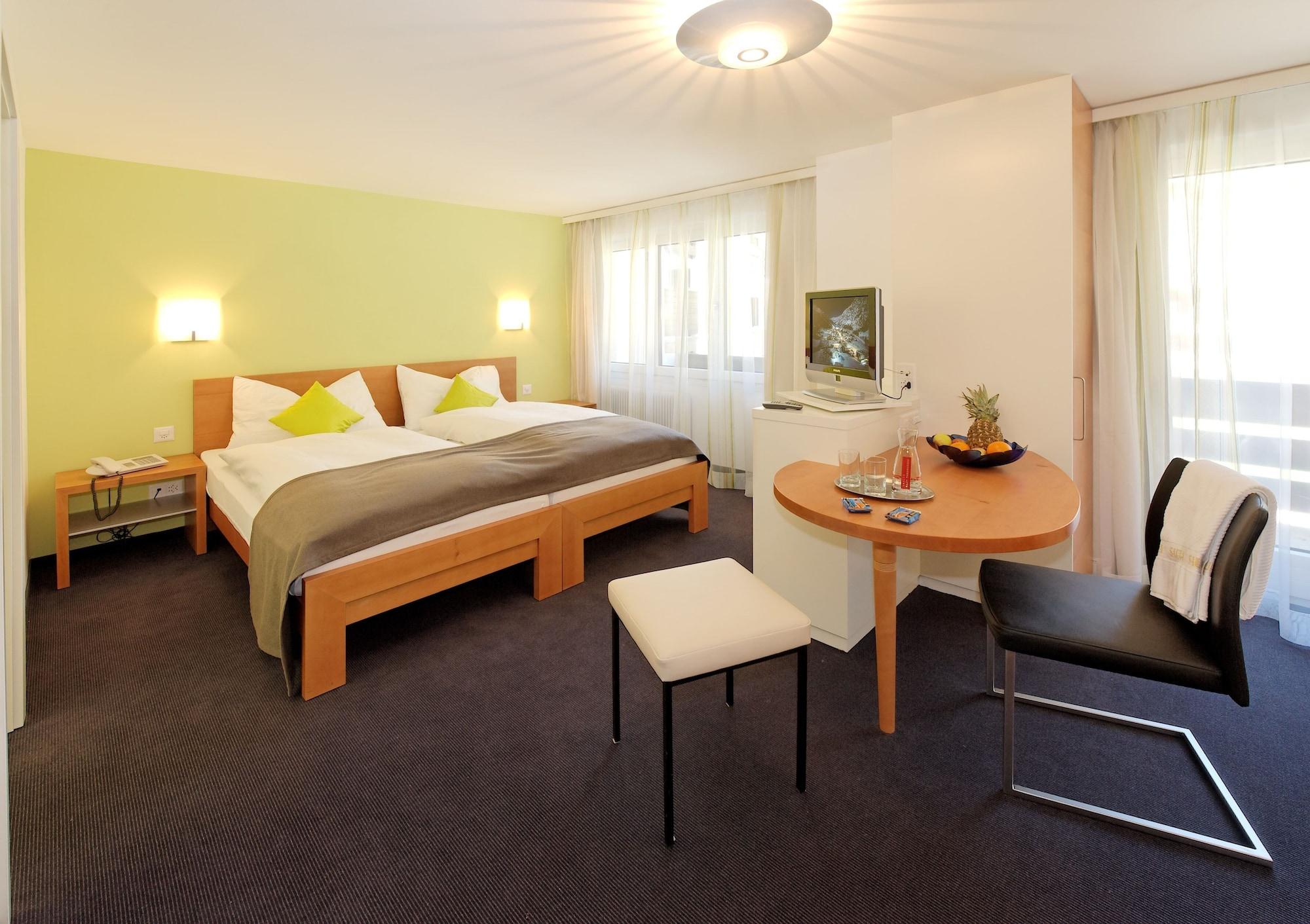 Hotel Kristall 사스-알마겔 외부 사진