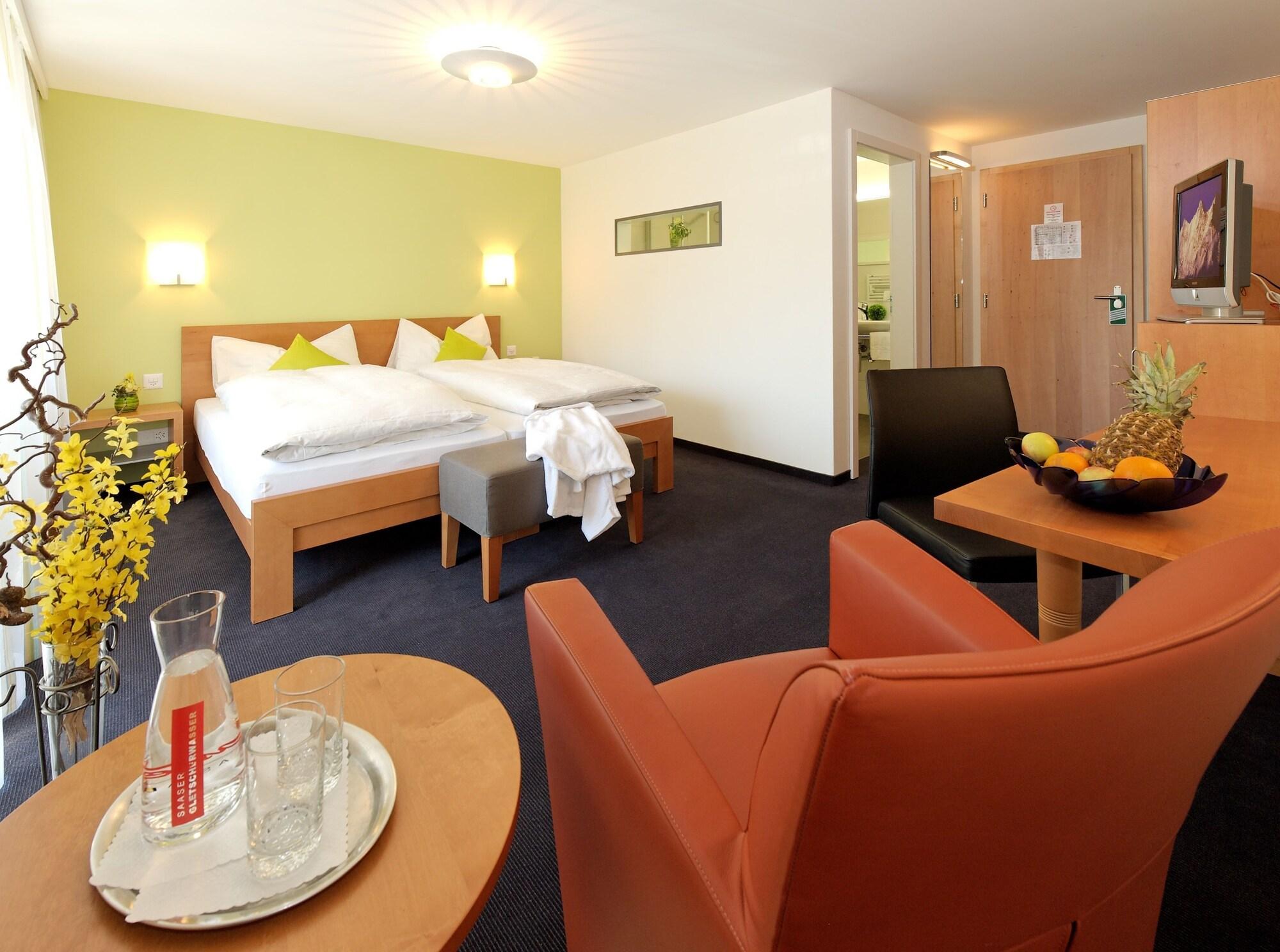 Hotel Kristall 사스-알마겔 외부 사진