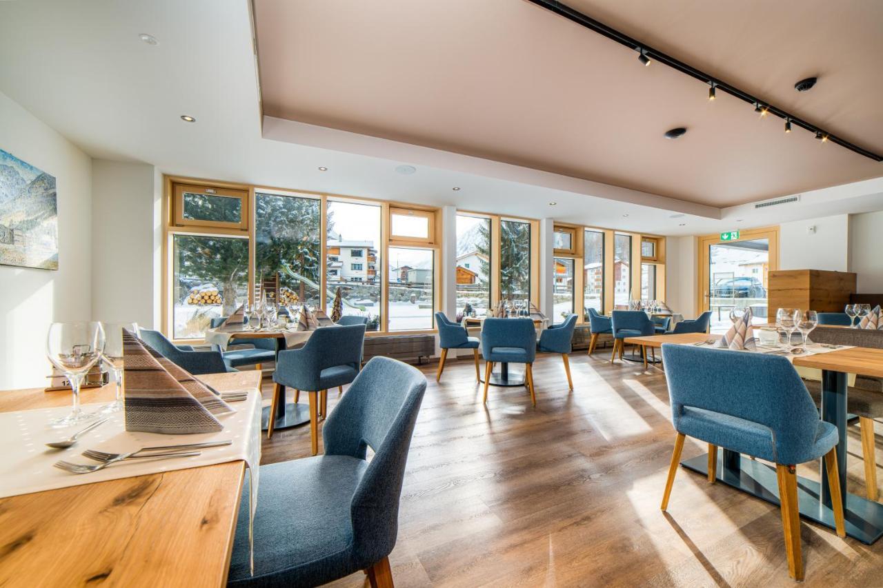 Hotel Kristall 사스-알마겔 외부 사진