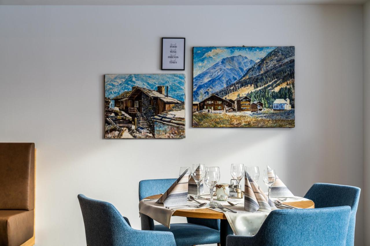 Hotel Kristall 사스-알마겔 외부 사진