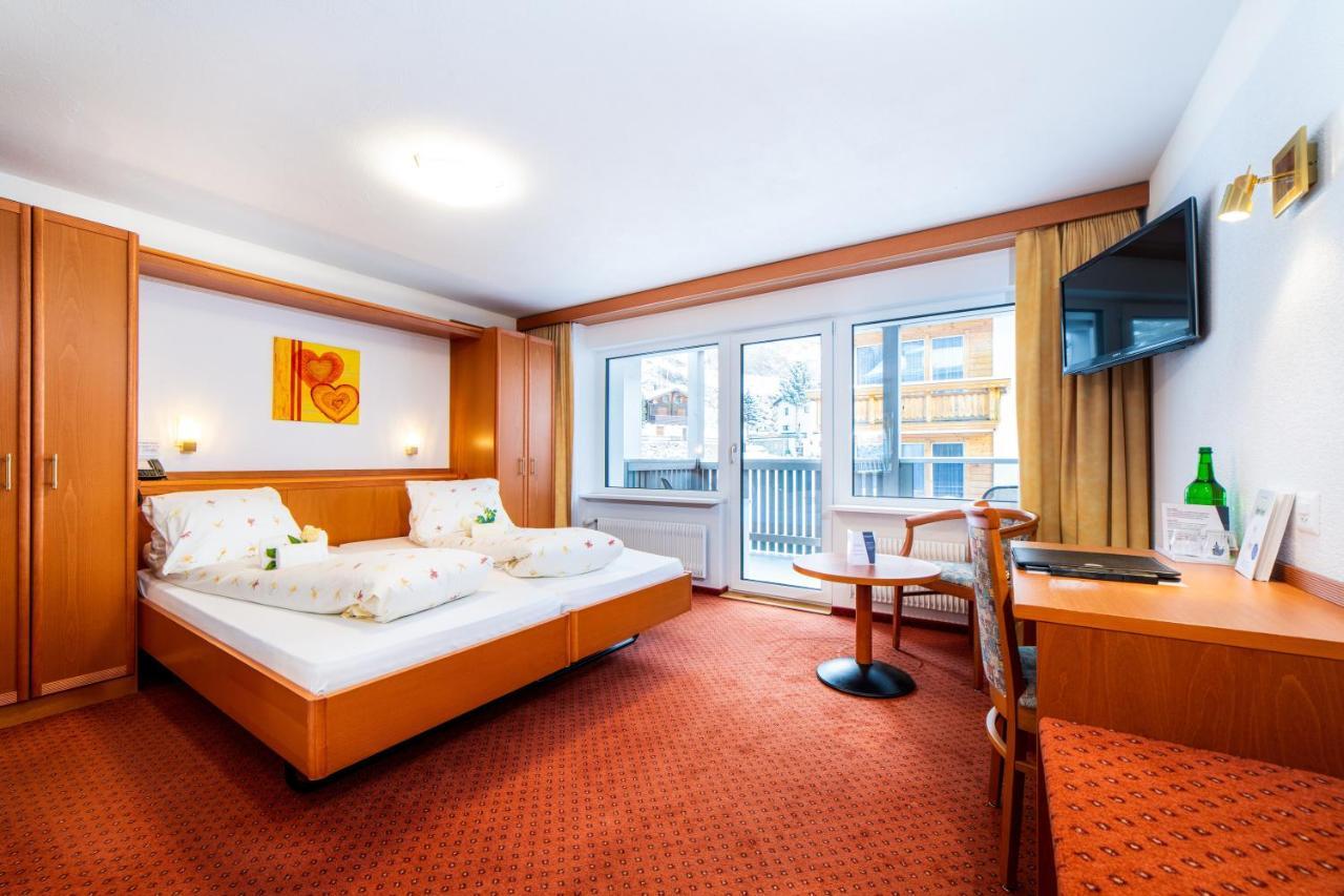 Hotel Kristall 사스-알마겔 외부 사진