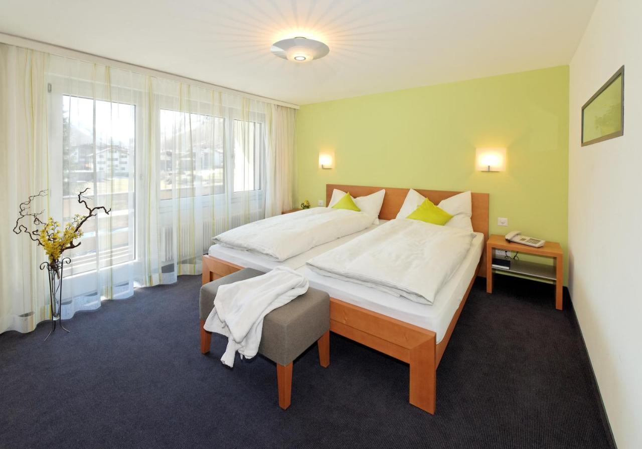 Hotel Kristall 사스-알마겔 외부 사진