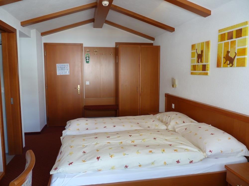 Hotel Kristall 사스-알마겔 외부 사진