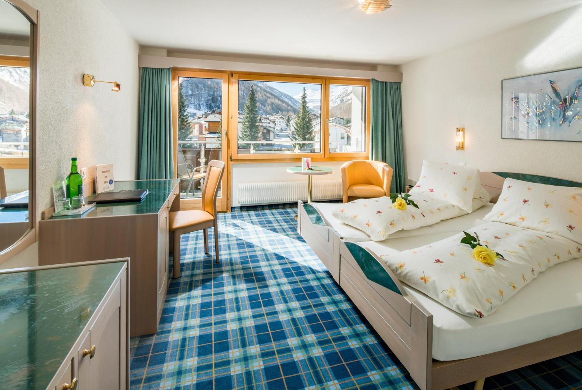 Hotel Kristall 사스-알마겔 외부 사진